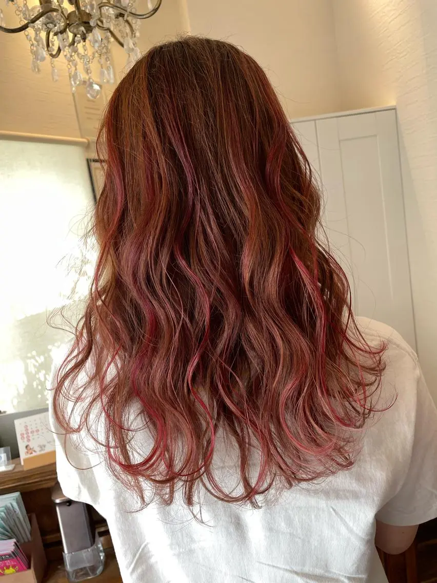ロング カラー ハイライトカラー ピンクカラー レッドカラー ハイライト 皆巳 達郎のヘアスタイル