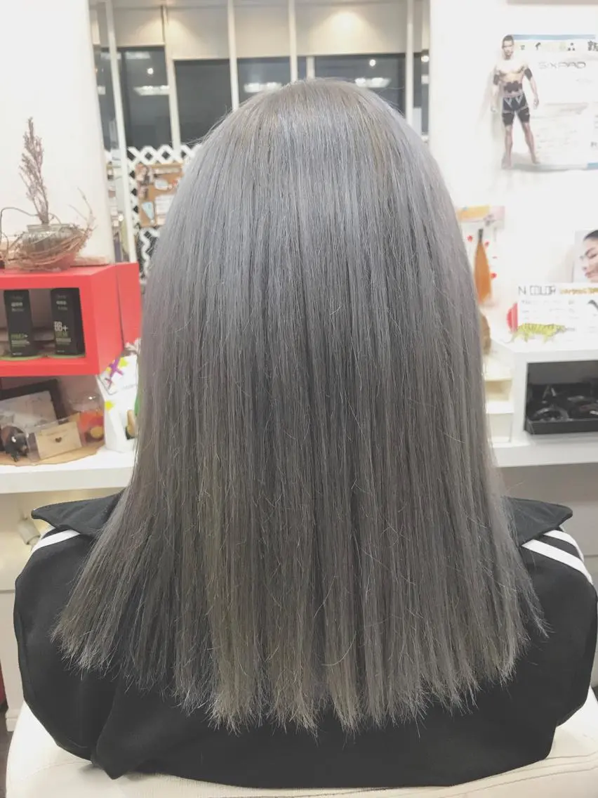 セミロング カラー 岩谷/ブリーチ 🪽透明感カラーのヘアスタイル