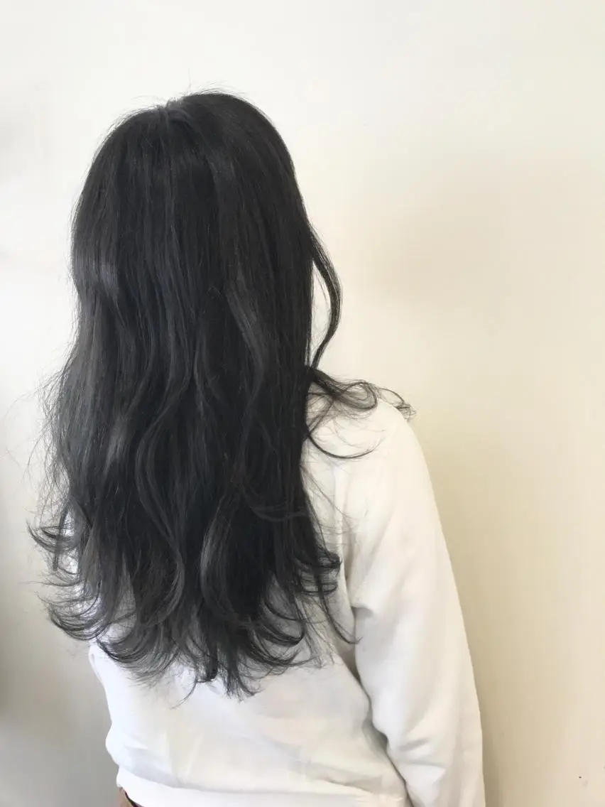 ロング カラー パーマ ヘアアレンジ メンズ メンズブリーチ 黒髪 ブリーチ ブルーカラー ブルーブラック 岡田 杏のエステ・リラクイメージ