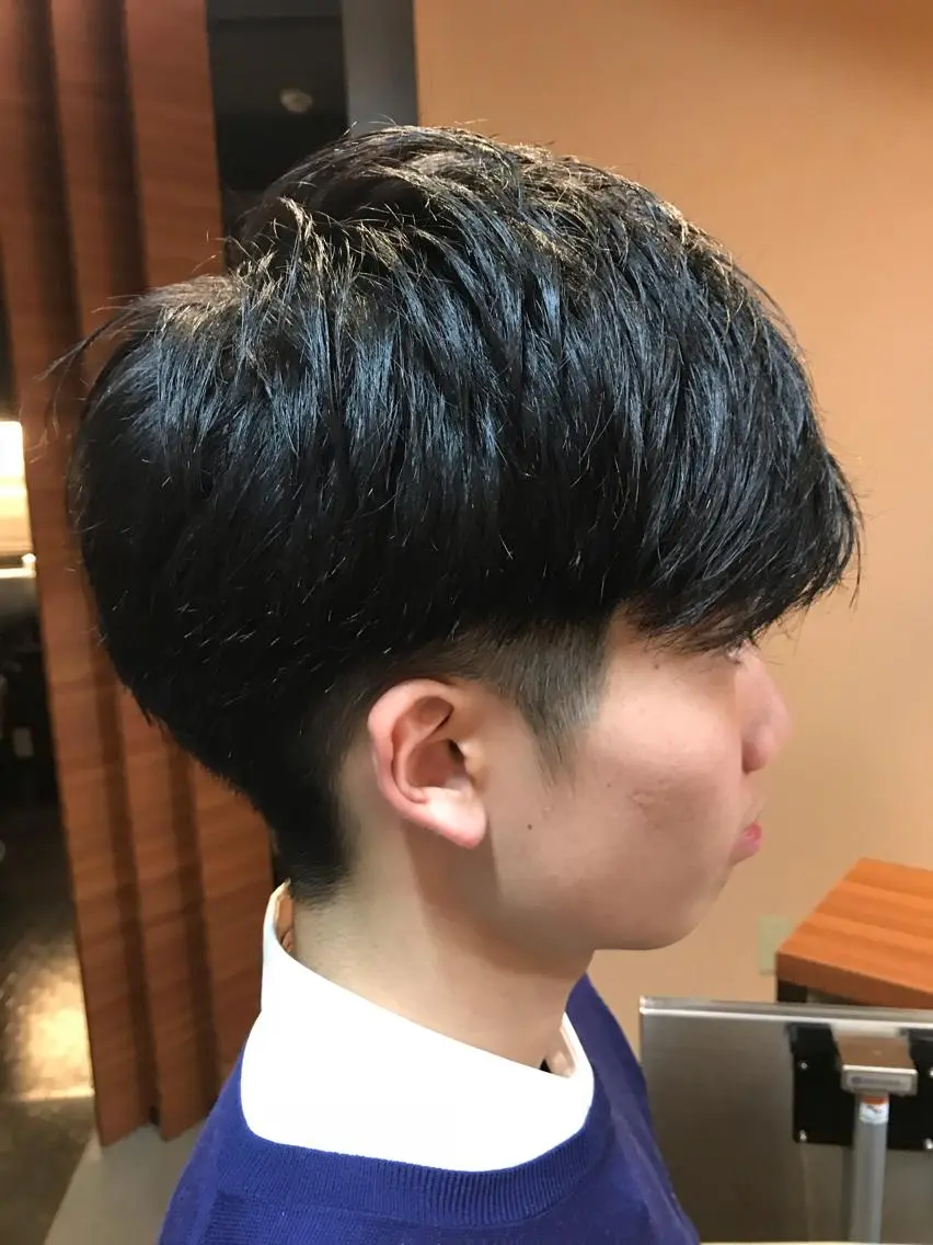 ショート メンズ 縮毛矯正 ミディアム レイヤー 顔周り金山のヘアスタイル
