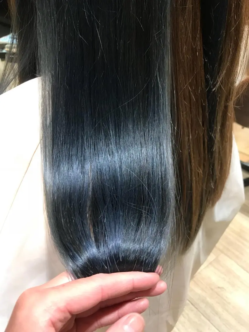 セミロング カラー ブリーチ ケアブリーチ インナーカラー ネイビーカラー 髪質改善縮毛矯正 美容師✂️山崎竜二のヘアスタイル
