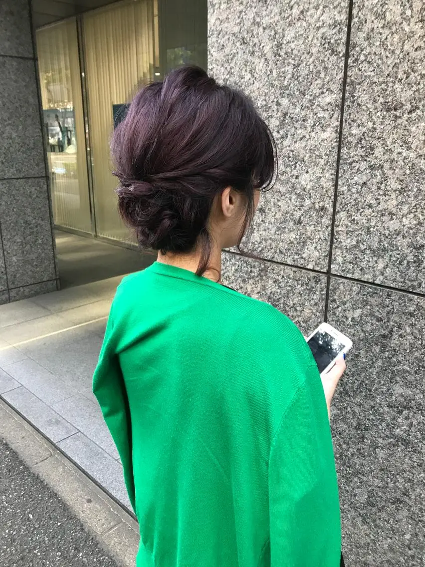 セミロング カラー ヘアアレンジ ブリーチ ボルドーカラー ere hair salonのヘアスタイル