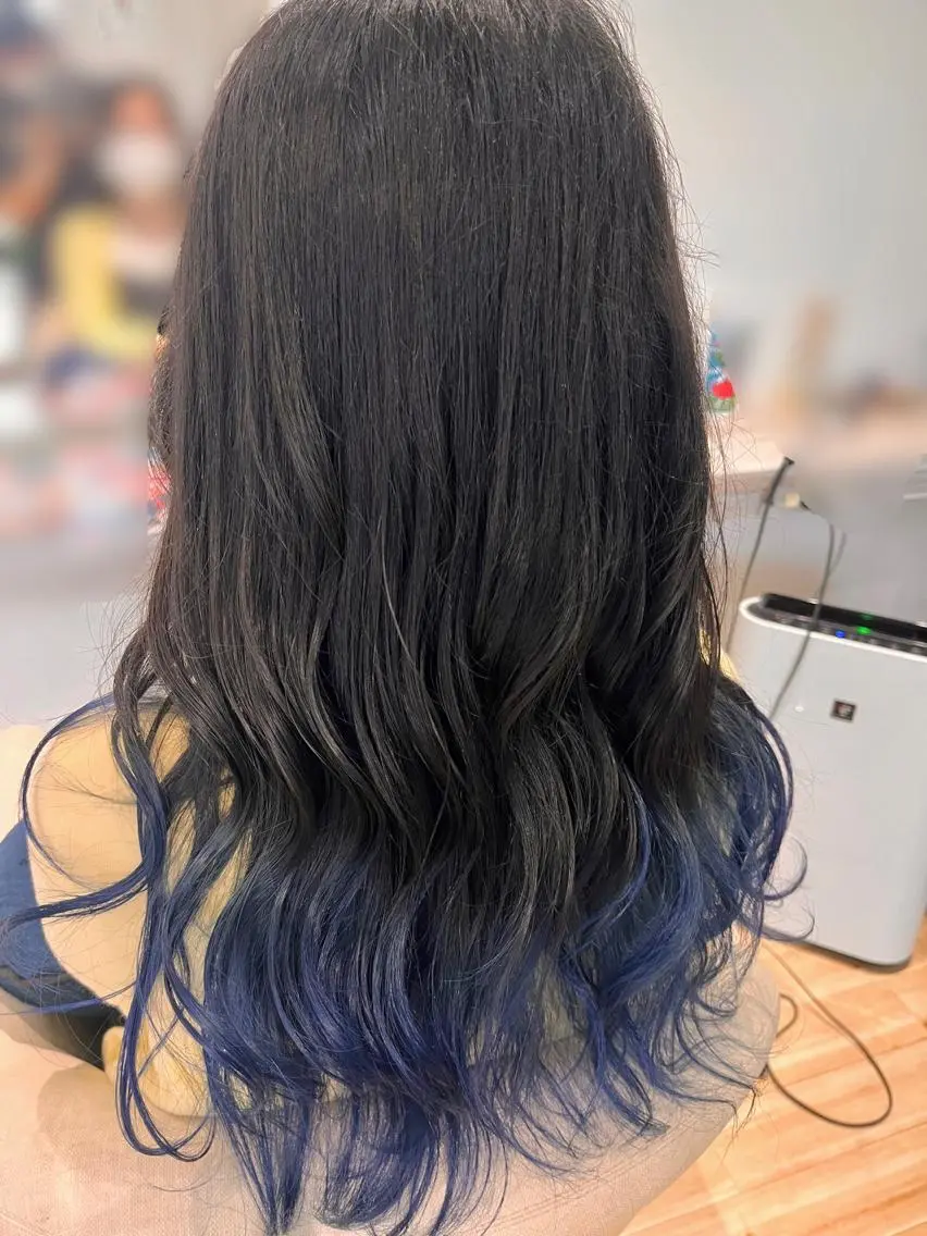 ロング カラー グラデーションカラー Atelier 大内のヘアスタイル