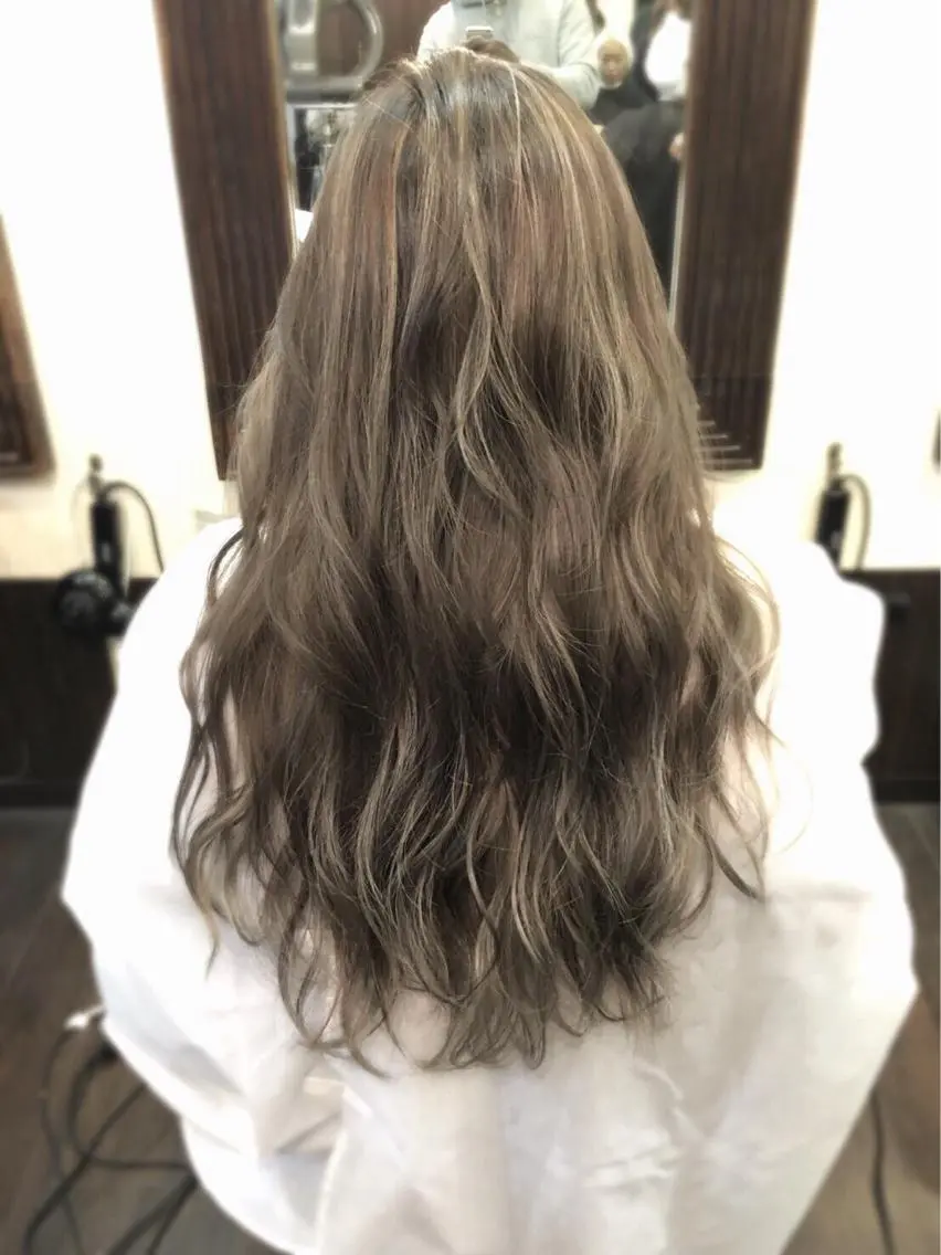 ロング カラー ブリーチ ハイライトカラー ハイライト ロング 韓国ヘア🤍髪質改善 🇰🇷AKANEのヘアスタイル
