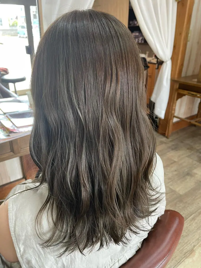セミロング 佐藤 芽依のヘアスタイル