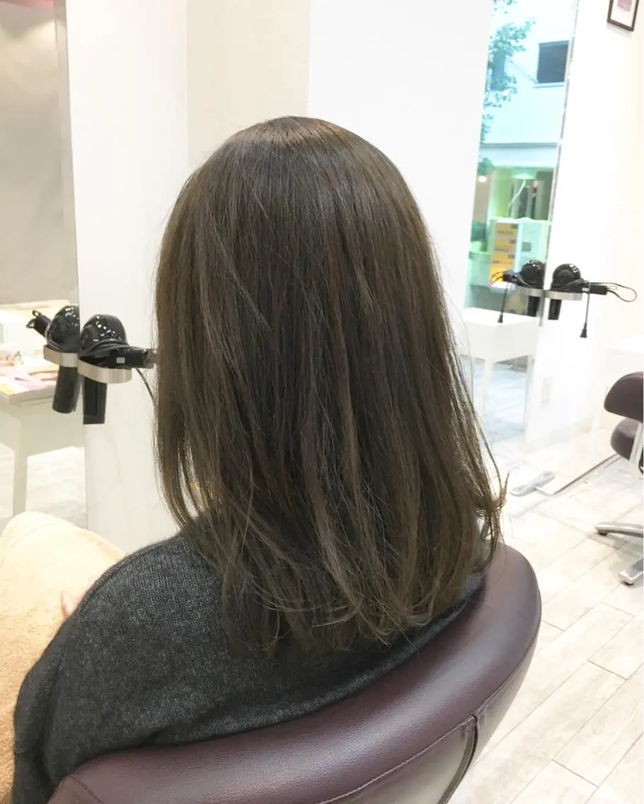 ミディアム カラー アッシュ ボブ 中村 よしひでのヘアスタイル