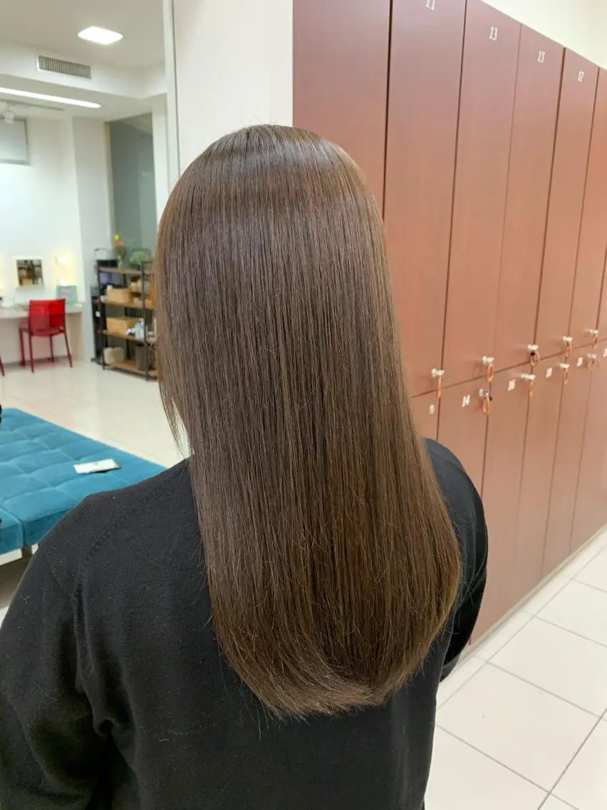 ロング カラー グレージュ ミルクティーグレージュ 後藤 澪のヘアスタイル