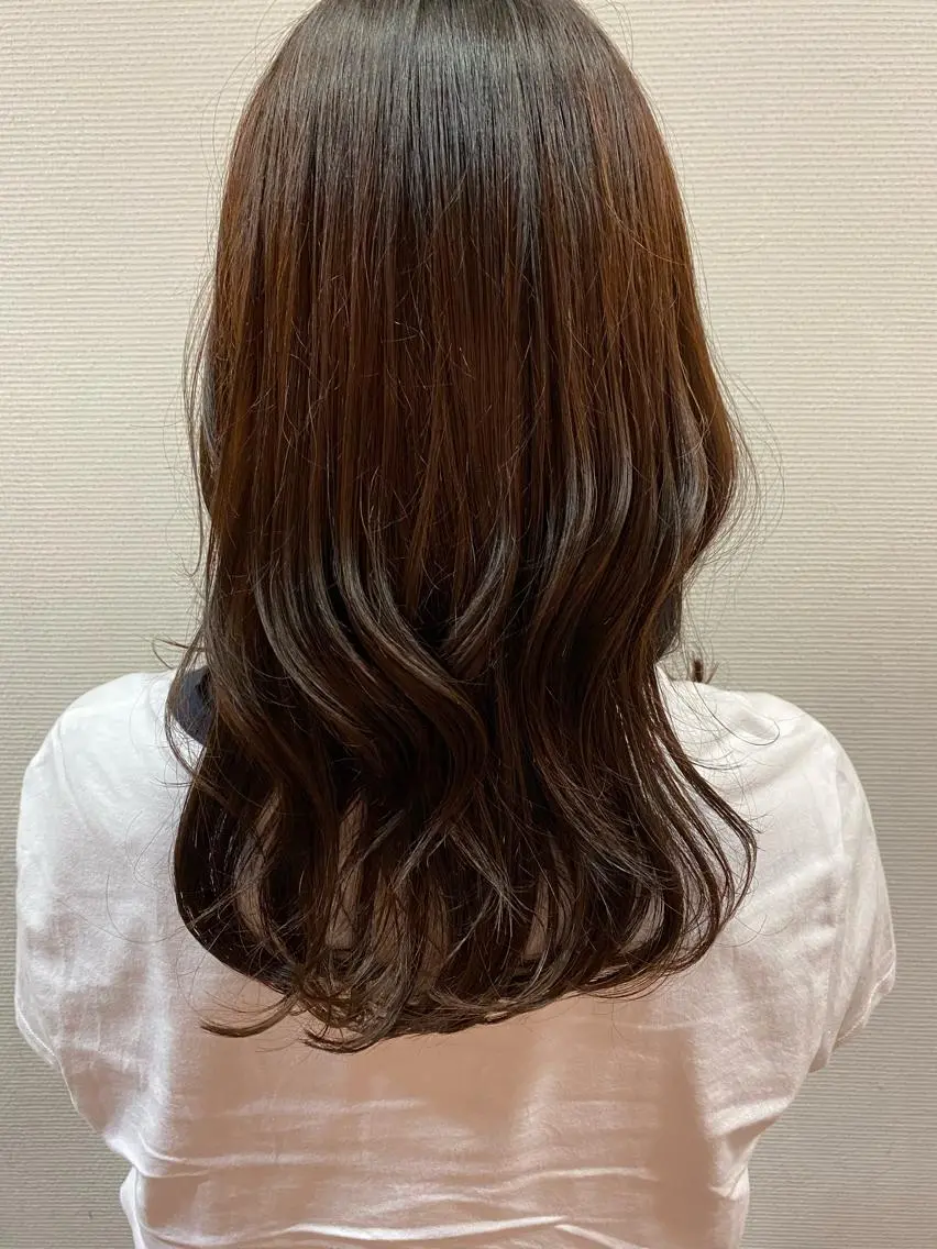 セミロング レイヤーカット カット 縮毛矯正 塩澤 榛奈のヘアスタイル