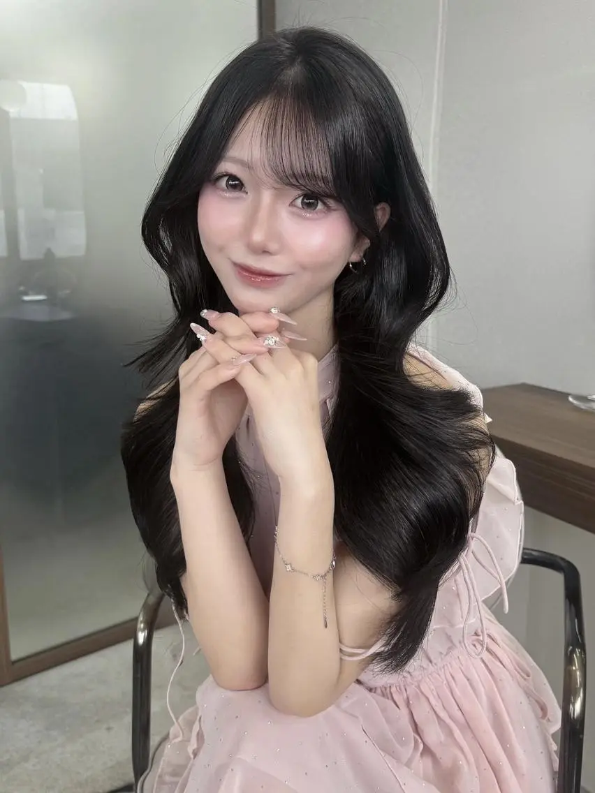 ロング 顔周りカット レイヤーカット 似合わせカット カット ヘアカラー トリートメント 家村 茉由のヘアスタイル