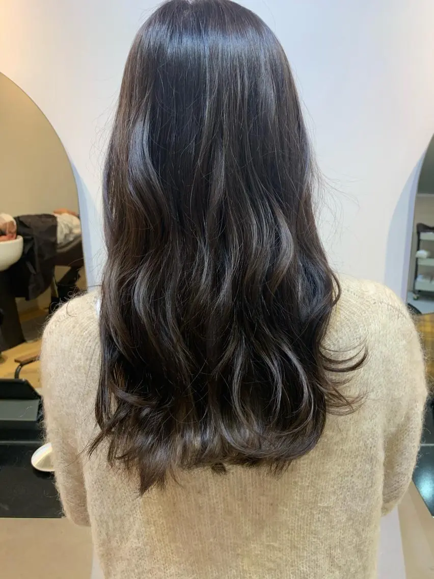 セミロング カラー ヘアアレンジ REONA🪽✨薬院 レイヤーカット🫧のヘアスタイル