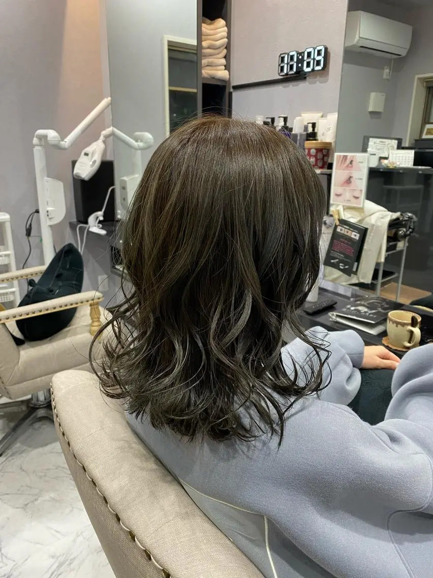 ミディアム カラー カット ヘアカラー トリートメント FAVORE 【ファヴォーレ】のヘアスタイル