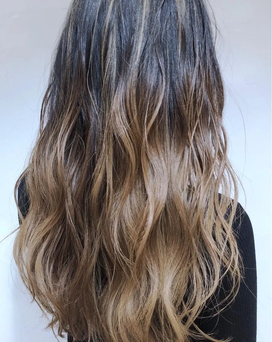 ロング カラー ヘアアレンジ バレイヤージュ レイヤーカット ヘアカラー トリートメント 小松 郁斗のヘアスタイル