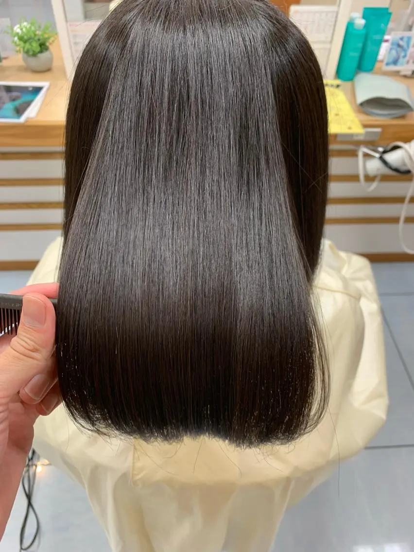 ミディアム パーマ 髪質改善 ストレートパーマ ヘアカラー トリートメント 髪質改善/縮毛矯正 /レイヤーカット岡部のヘアスタイル