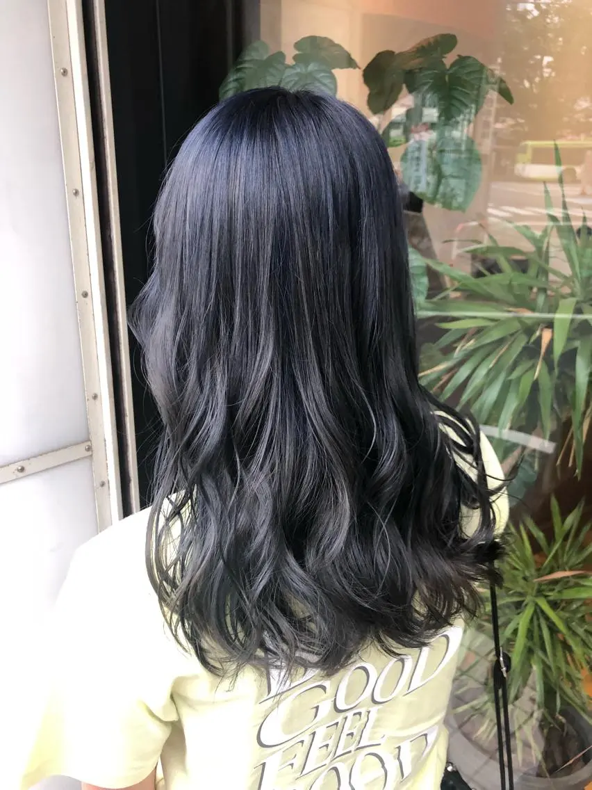 ロング カラー ブルーカラー ブルージュ あらい なつみのヘアスタイル