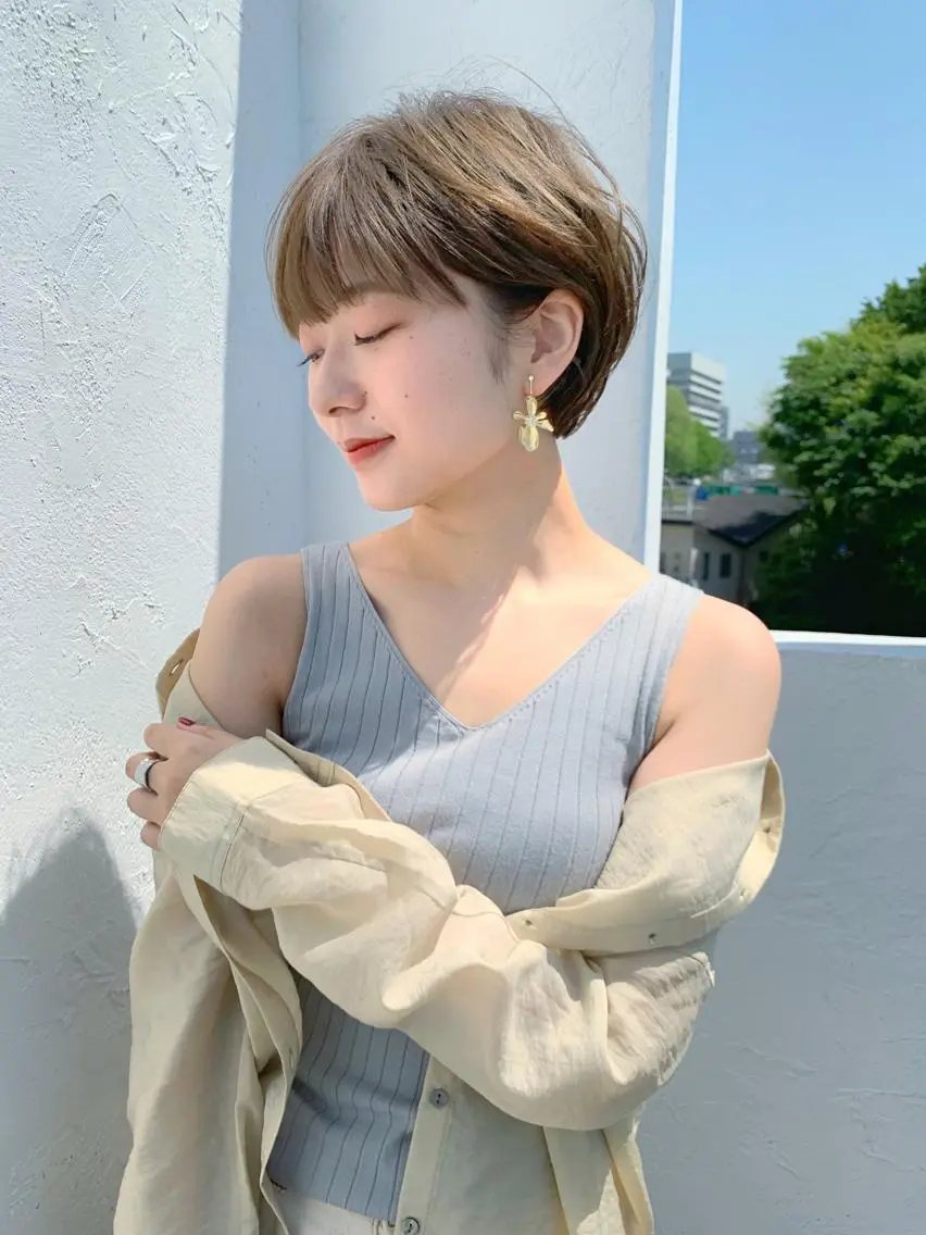 ショート 切りっぱなしボブ ハンサムショート ボブ ハイライト ショートヘア Lond enikaのヘアスタイル
