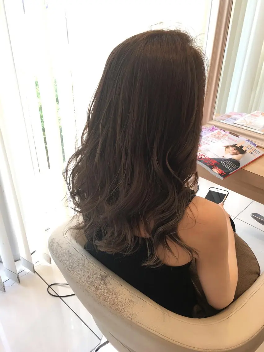 セミロング カラー ハイライトカラー ハイライト 小田原NO1 美容師 飯田飛翔のヘアスタイル