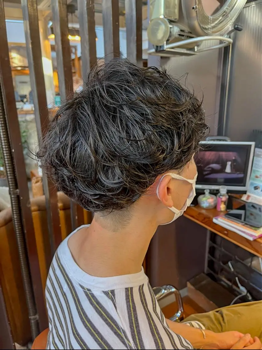 ショート パーマ メンズ カット パーマ 佐藤 美聡のヘアスタイル
