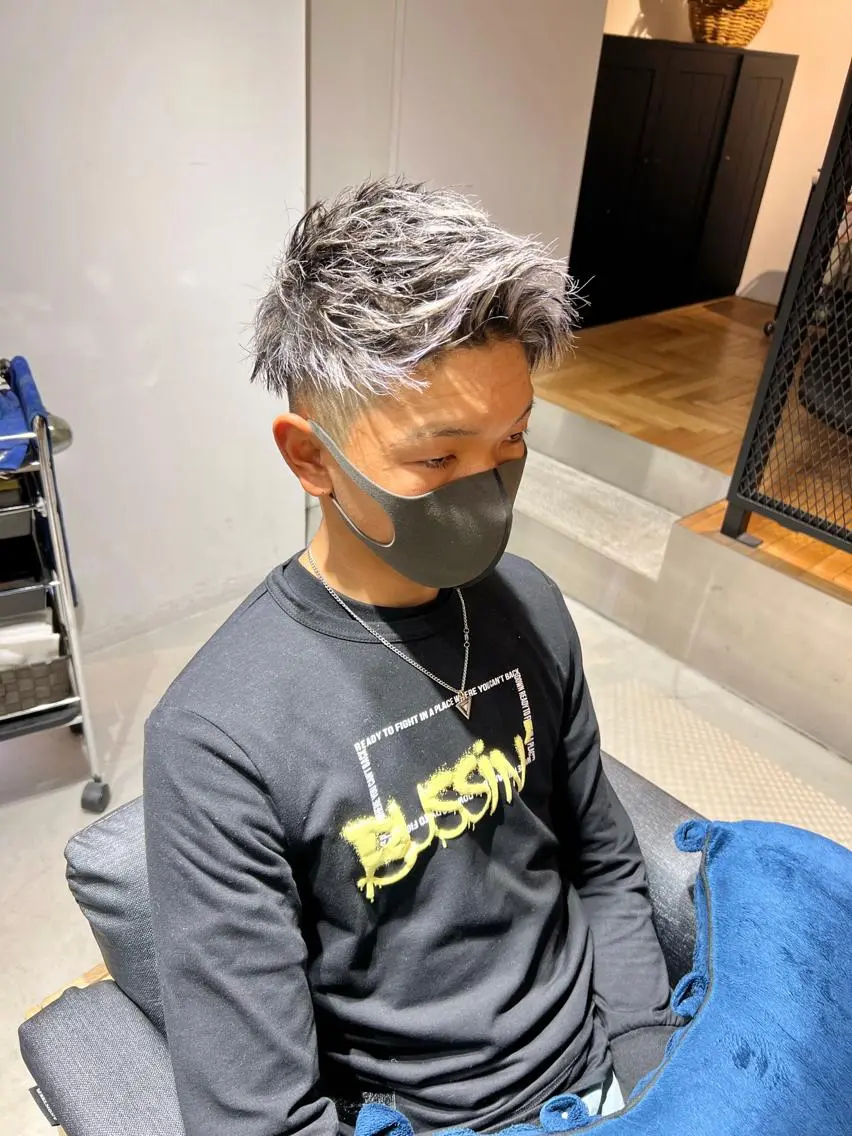 カラー メンズ メンズメッシュ モヒカン メッシュ カット ヘアカラー トリートメント メンズ専門 井藤 雅也のヘアスタイル