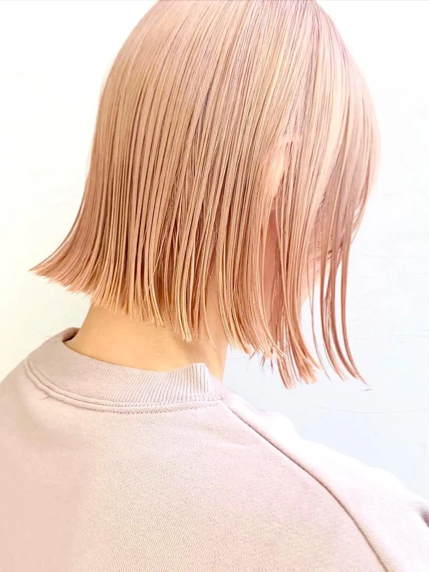 ショート カラー 切りっぱなしボブ 前下がりボブ ブリーチ グレージュ イルミナカラー カット ヘアカラー トリートメント レイヤー専門家 ダブルカラー修のヘアスタイル