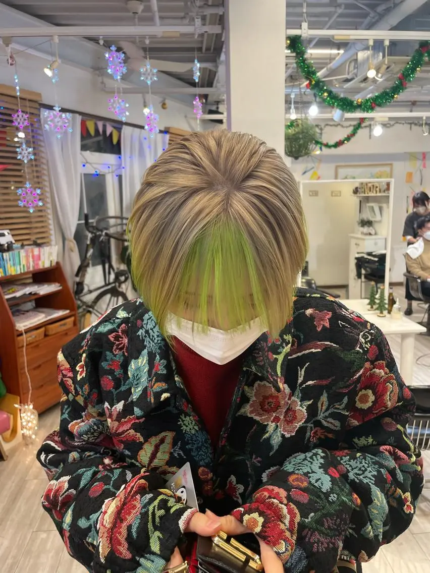 ショート カラー インナーカラー 推し ブリーチ  髪質改善のヘアスタイル