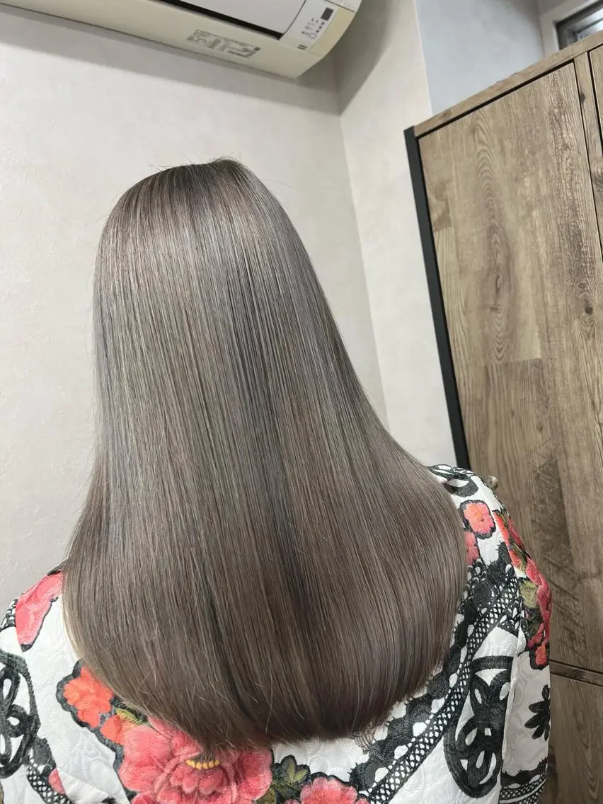 カラー バレイヤージュ ブリーチ ケアブリーチ ダブルカラー イヤリングカラー 🌷かわばた めい🌷のヘアスタイル