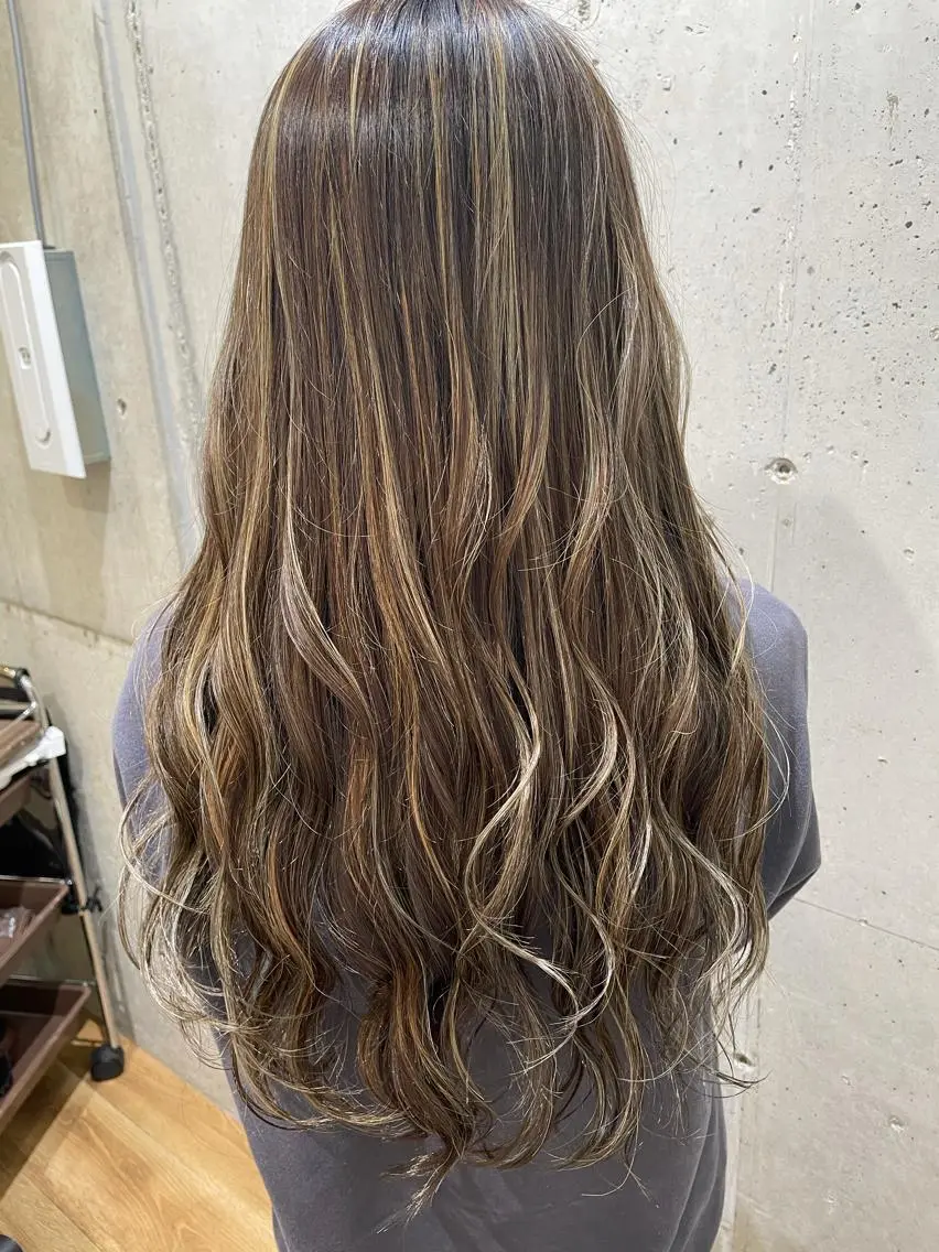 ロング カラー 山本 愛永のヘアスタイル