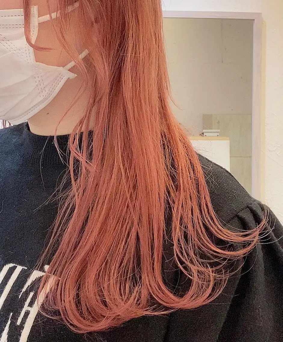 ロング カラー ブリーチ ピンクカラー 天神最安値エクステ カラーレイヤーカットのヘアスタイル