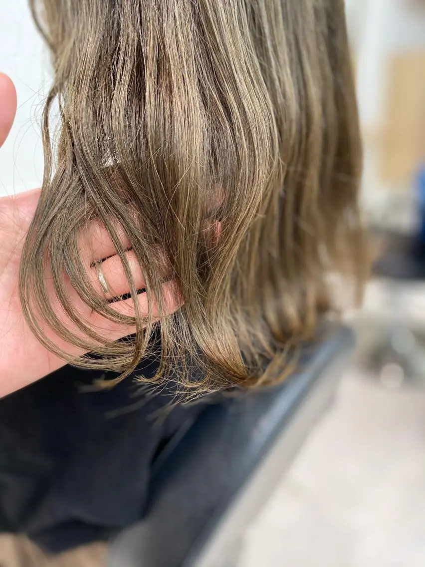 ミディアム カラー グレージュ オリーブグレージュ オリーブグレー レイヤーボブ/ボブ 仲川和人のヘアスタイル