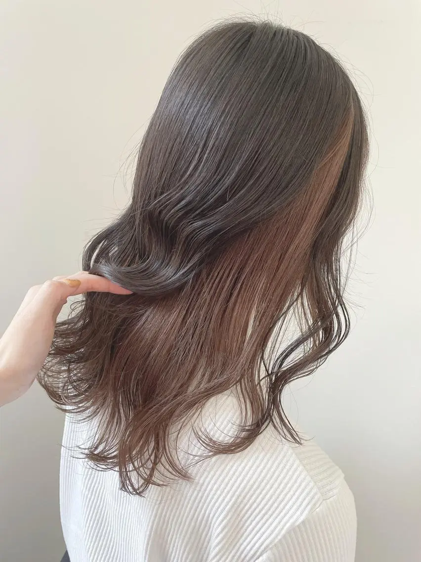 セミロング カラー ベージュカラー インナーカラー ミルクティーベージュ 松田 みのりのヘアスタイル