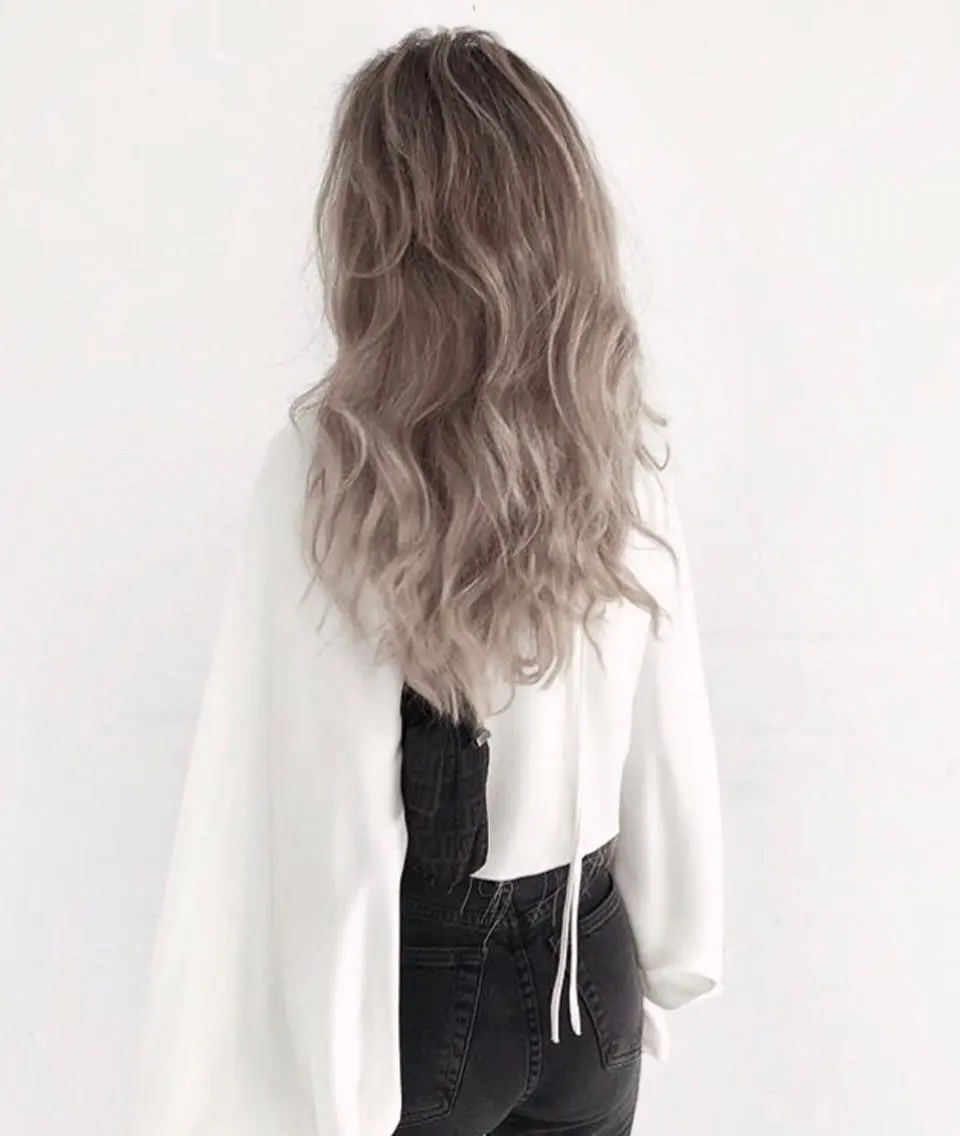 セミロング カラー バレイヤージュ グラデーションカラー ハイライトカラー ハイライト レイヤーカット ヘアカラー トリートメント ケア剤オタク×海外 ヘア長谷川裕起のヘアスタイル