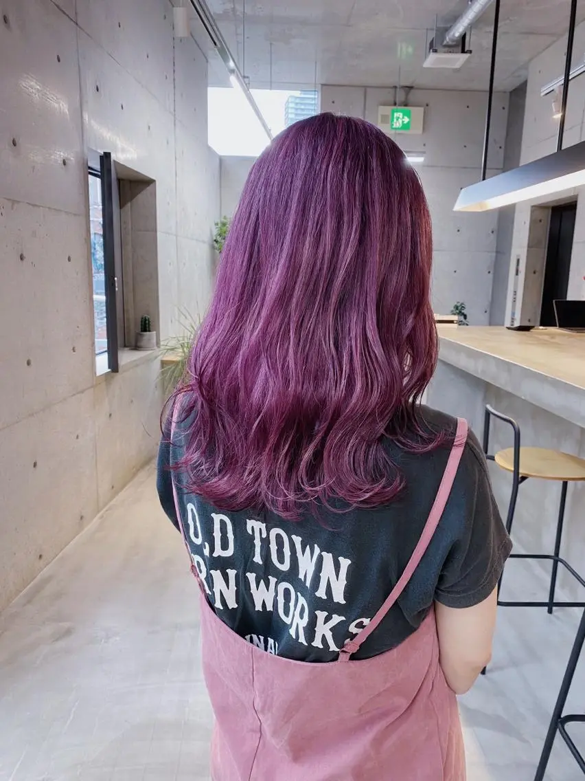 セミロング パープルカラー son hair HIROEのヘアスタイル