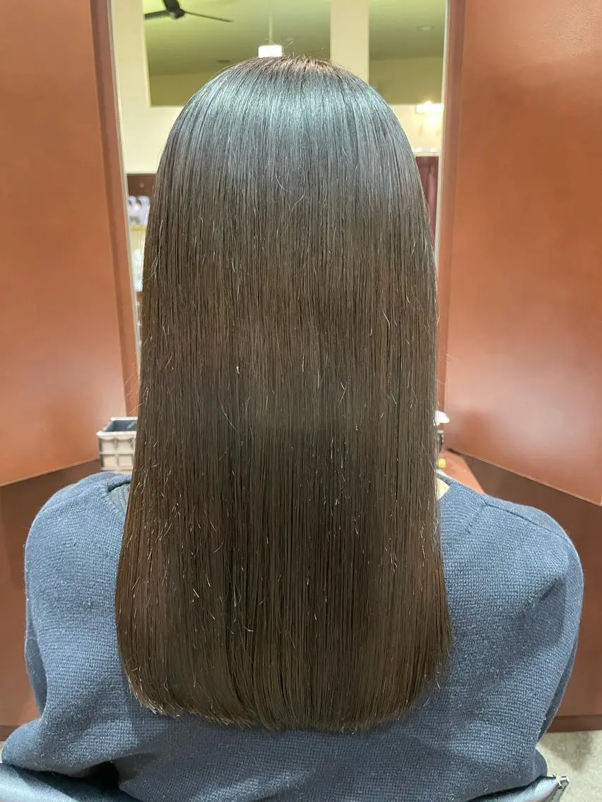 カラー アッシュ ベージュカラー 井上 真里奈のヘアスタイル