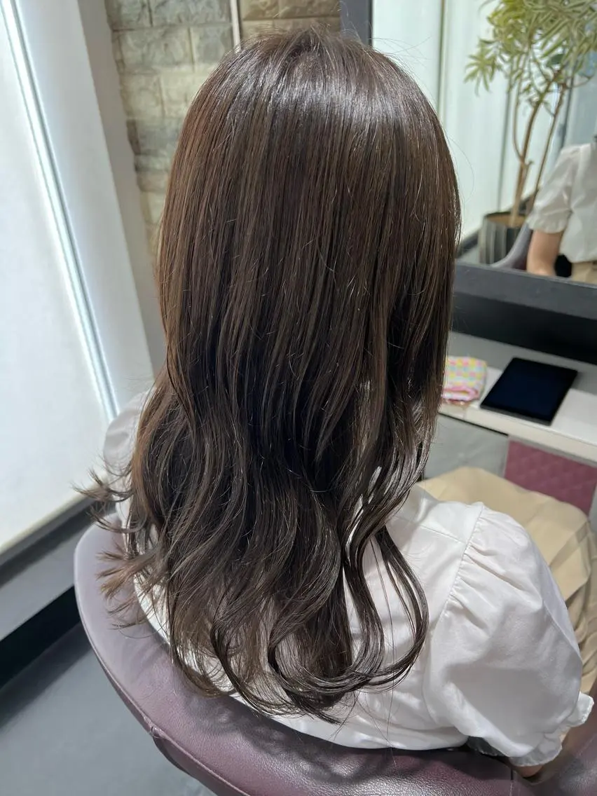 ロング カラー ベージュカラー グレージュ オリーブベージュ オリーブカラー オリーブグレージュ ヘアカラー トリートメント 艶髪 ♡Tomiyaのヘアスタイル