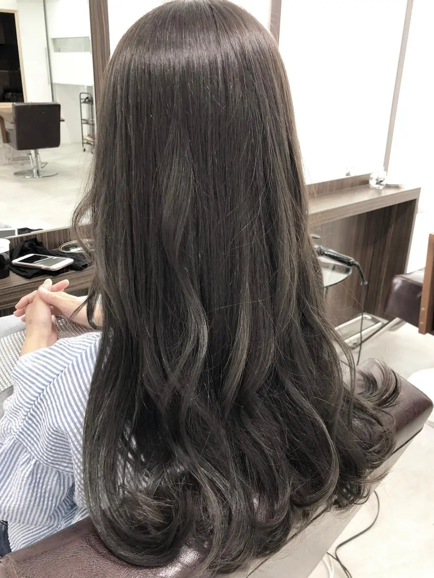 ロング カラー グレージュ オリーブグレージュ オリーブグレー YUDA 湯田のヘアスタイル