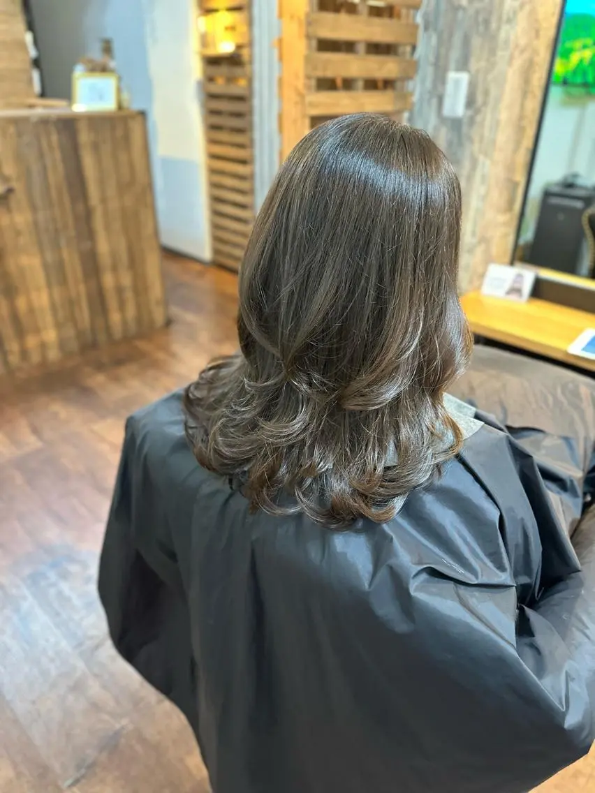 ロング カラー くびれヘア くびれレイヤー レイヤーカット カット ヘアカラー トリートメント Luzir⭐︎ GEN⭐︎のヘアスタイル