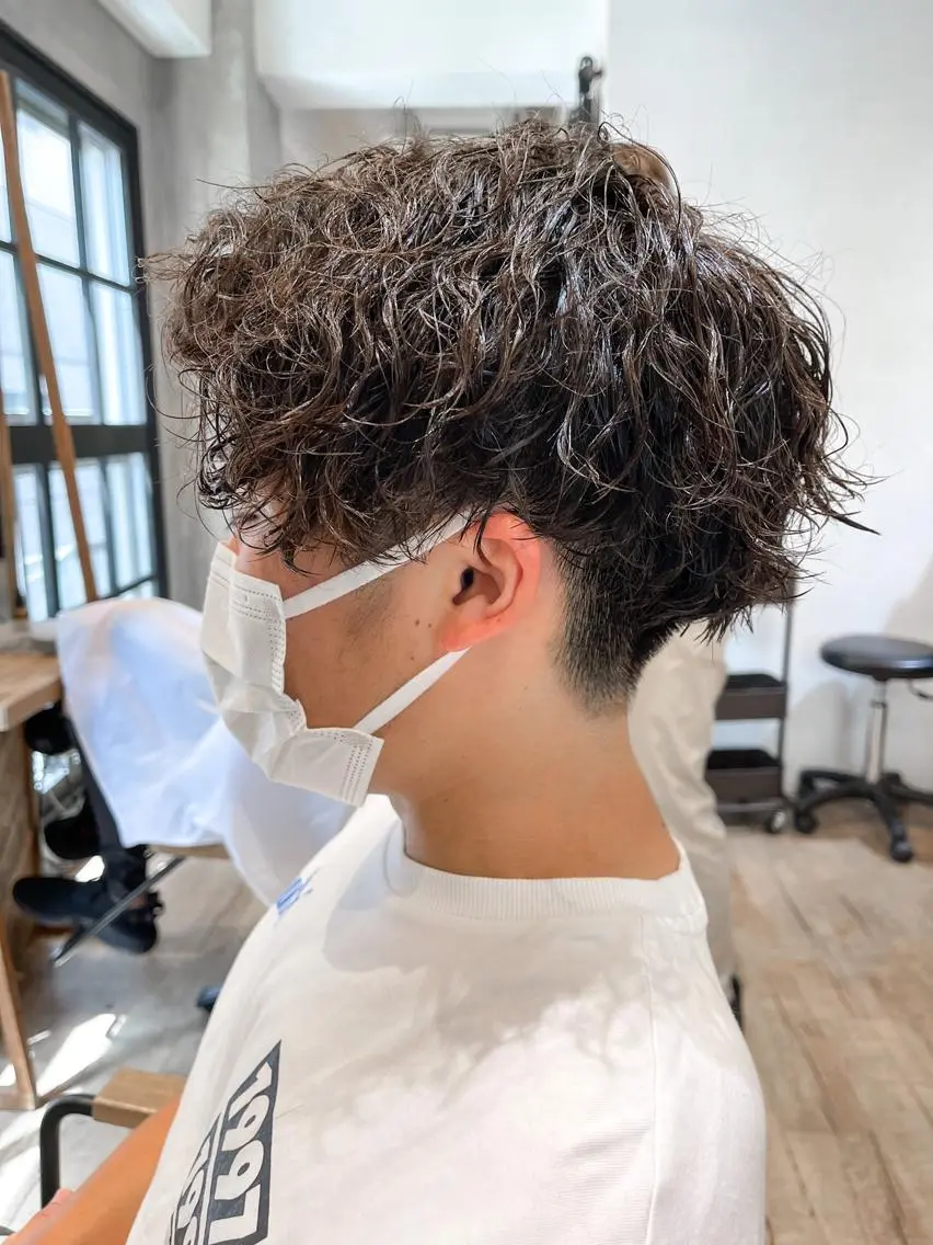 ショート パーマ メンズ センターパート メンズパーマ ツイストスパイラルパーマ スパイラルパーマ カット パーマ トリートメント ヘアセット 新宿メンズ専門 モテ清潔感パーマ特化のヘアスタイル