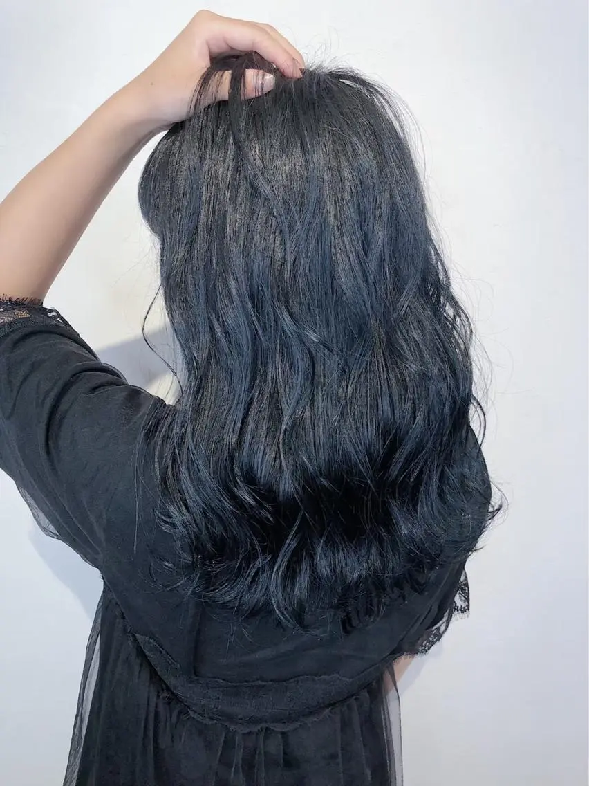 ミディアム カラー ネイビーカラー ヘアカラー トリートメント _ WHITE三宮店のヘアスタイル