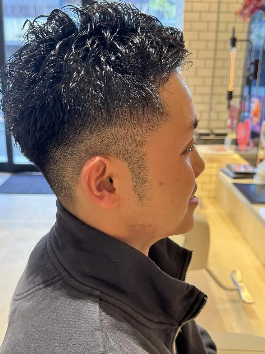 メンズ フェードカット メンズハイライト メンズパーマ ヘッドスパ 💈メンズ専門💈 ✂︎美容師✂︎渡辺翔のヘアスタイル