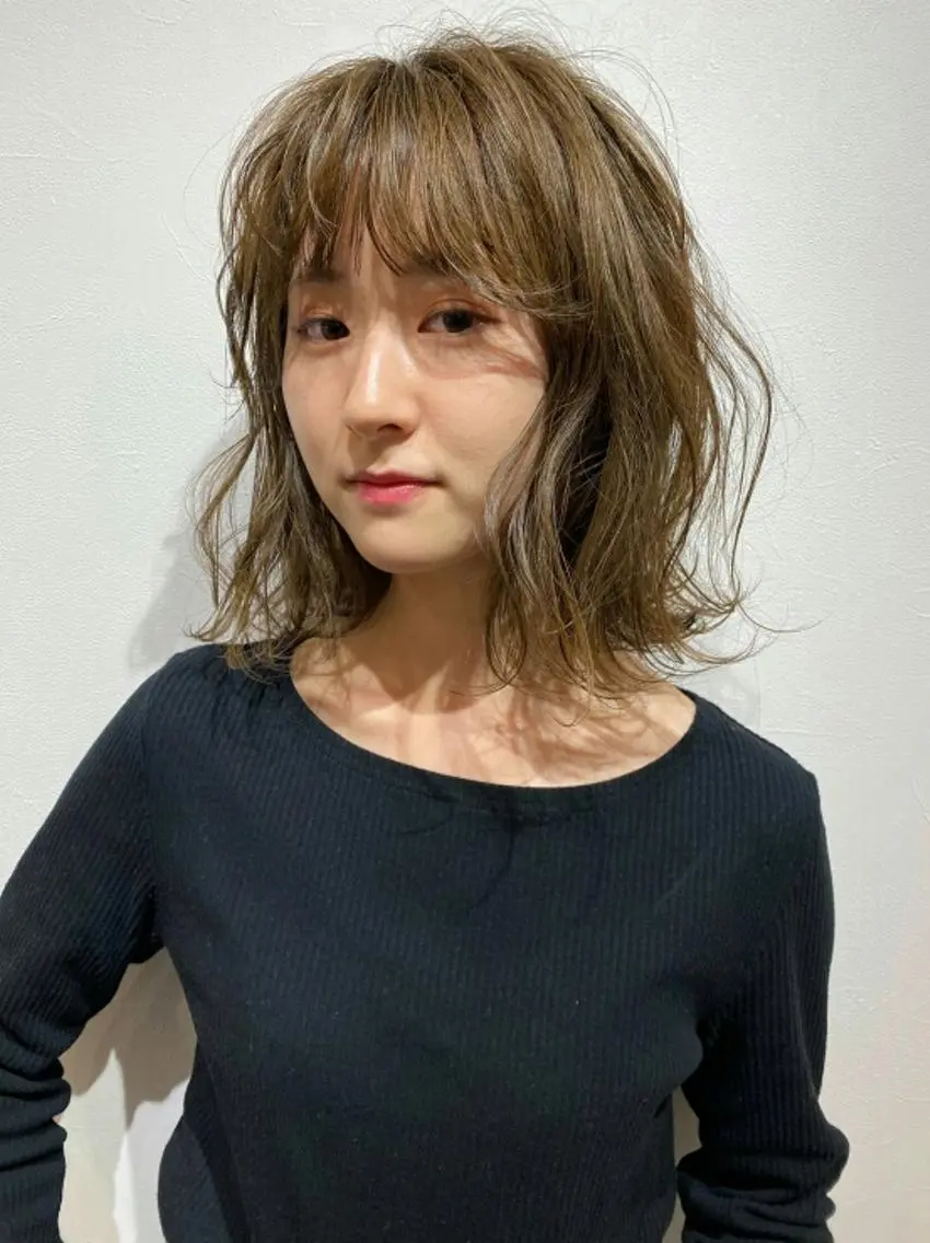 ミディアム カラー アッシュ ハイライトカラー ハイライト 酸性ストレート/ブリ ーチなしWカラー河本のヘアスタイル