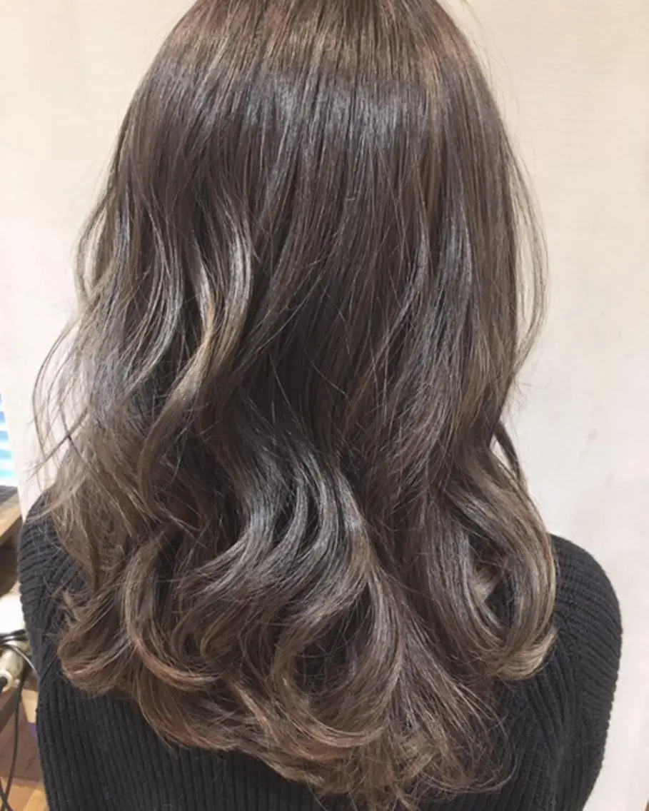 ミディアム カラー バレイヤージュ グレージュ レイヤーカット 【ブリーチ髪質改善 パーマ】宮田浩章のヘアスタイル