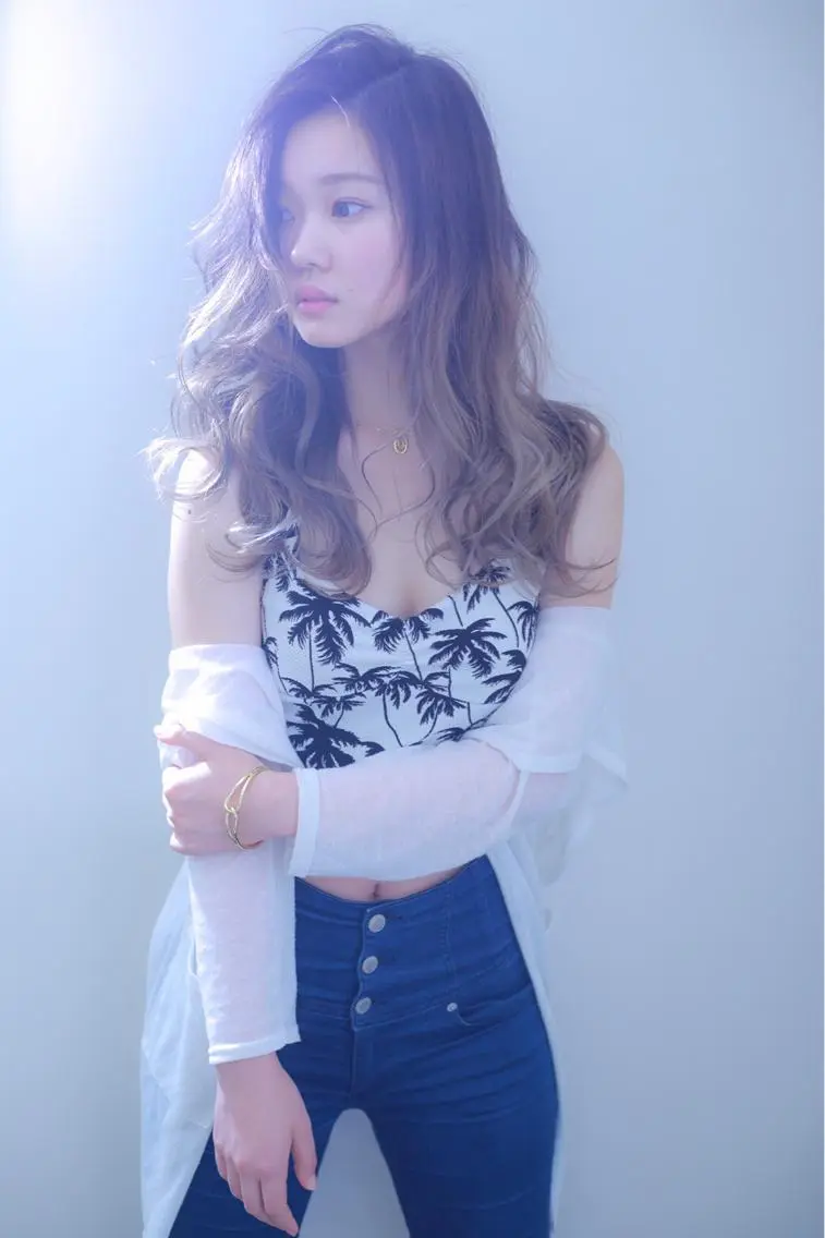 ロング 伊藤 裕貴のヘアスタイル