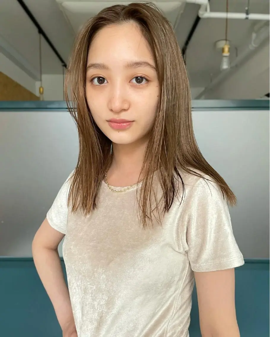 ミディアム カラー パーマ ヘアアレンジ ネイル マツエク・マツパ ベージュカラー ミルクティーベージュ トレンド眉🌈✨ arisaの眉毛・アイブロウイメージ