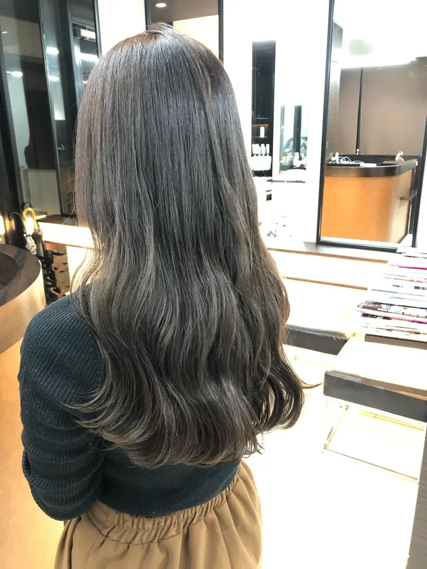 ロング カラー グレージュ バイオレットカラー ヘアカラー トリートメント 八谷 将平のヘアスタイル