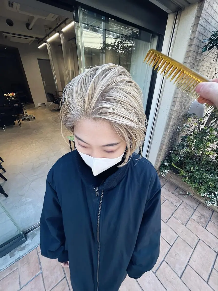 ショート ヘアカラー 岩田 良/ブリーチカラーのヘアスタイル