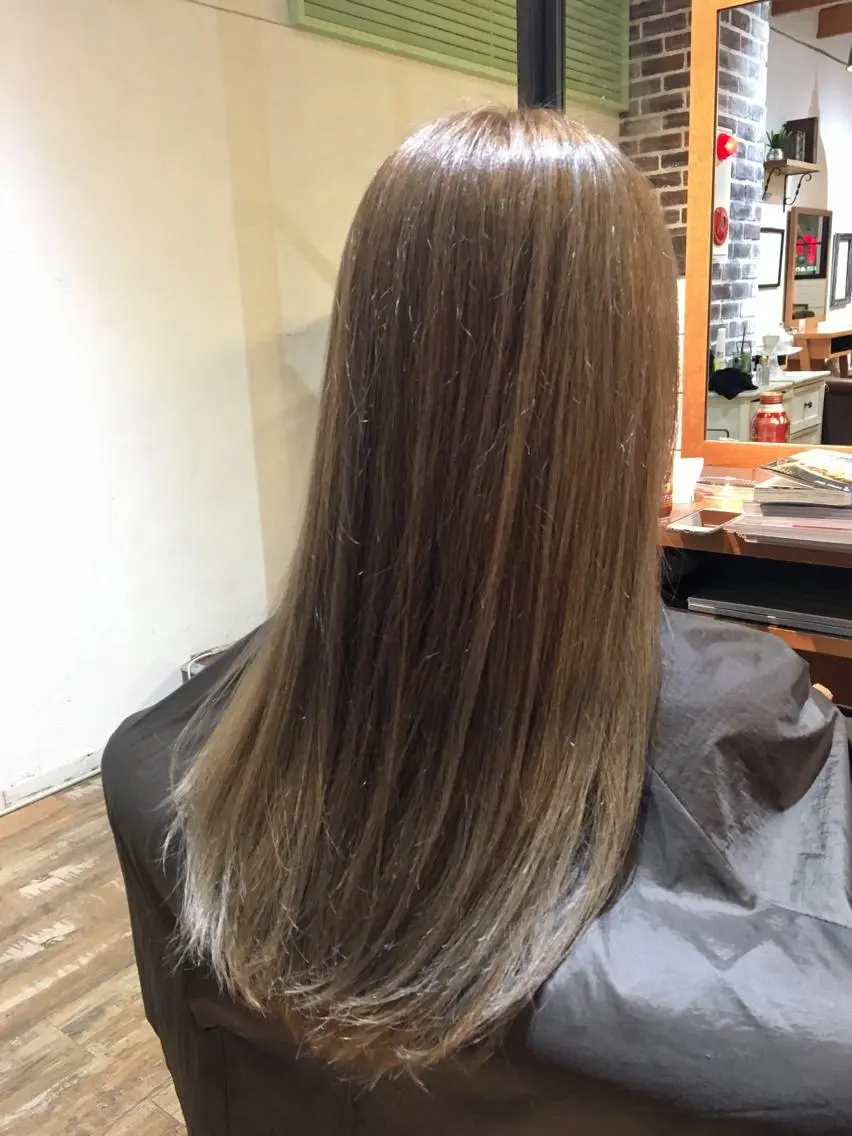 ロング カラー ブリーチ 透明感カラー グレージュ 木下大地 HAIR Oneのヘアスタイル