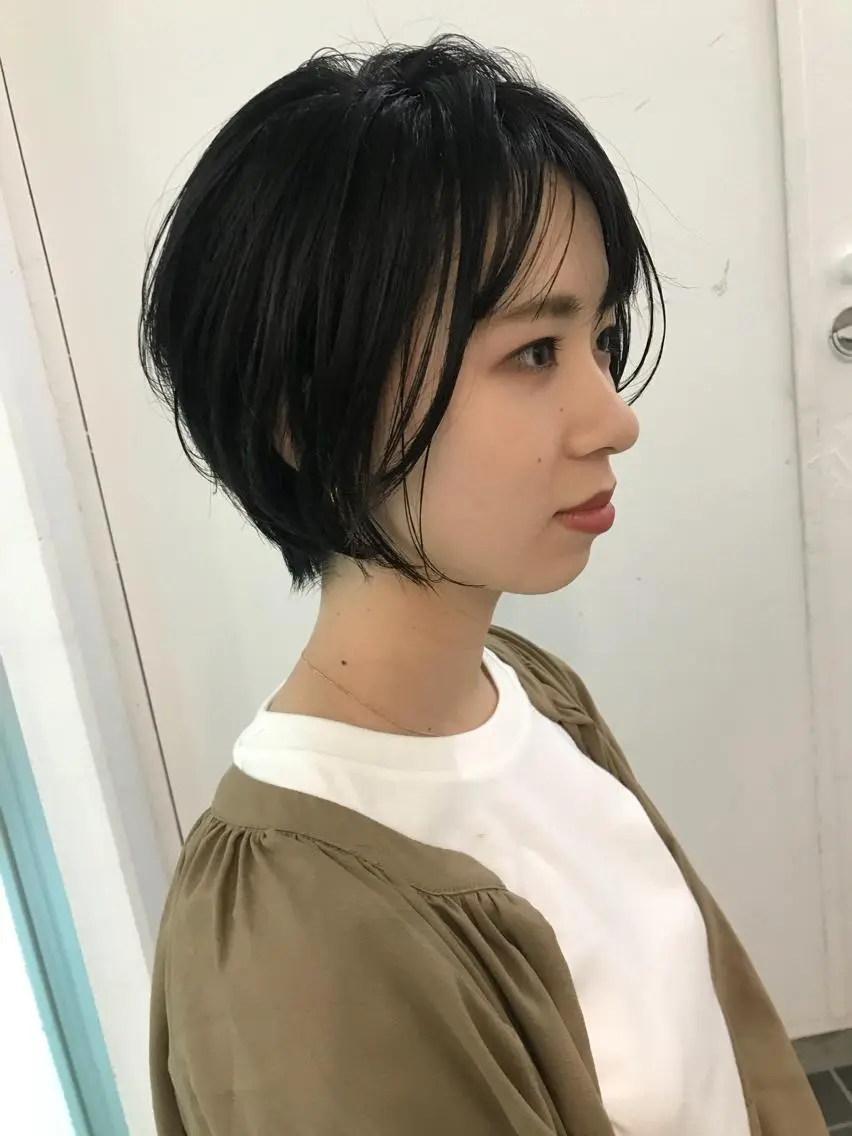ショート ショートヘア カット ヘアカラー トリートメント 💓パーマ，💗 レイヤーカットのヘアスタイル