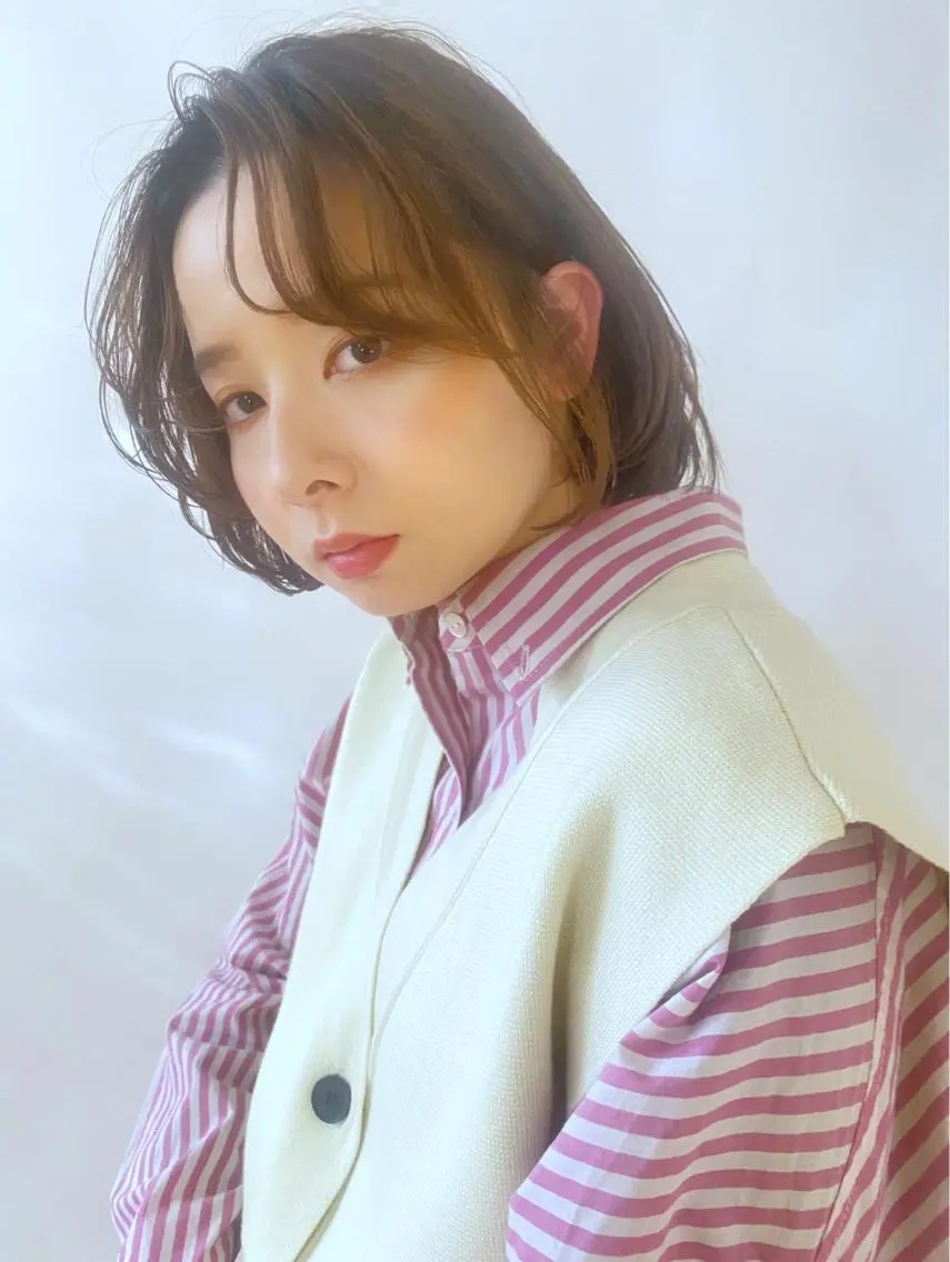 ショート カラー ベージュカラー ボブ 顔周りカット 小顔レイヤー/ ベージュ🤍Rieのヘアスタイル