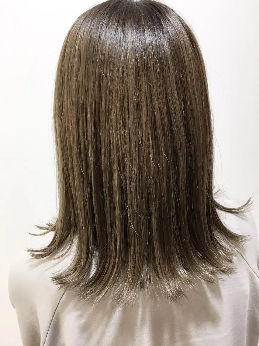 ミディアム カラー ブリーチ 透明感カラー 海外風レイヤーカット 👑店長 平松 由のヘアスタイル