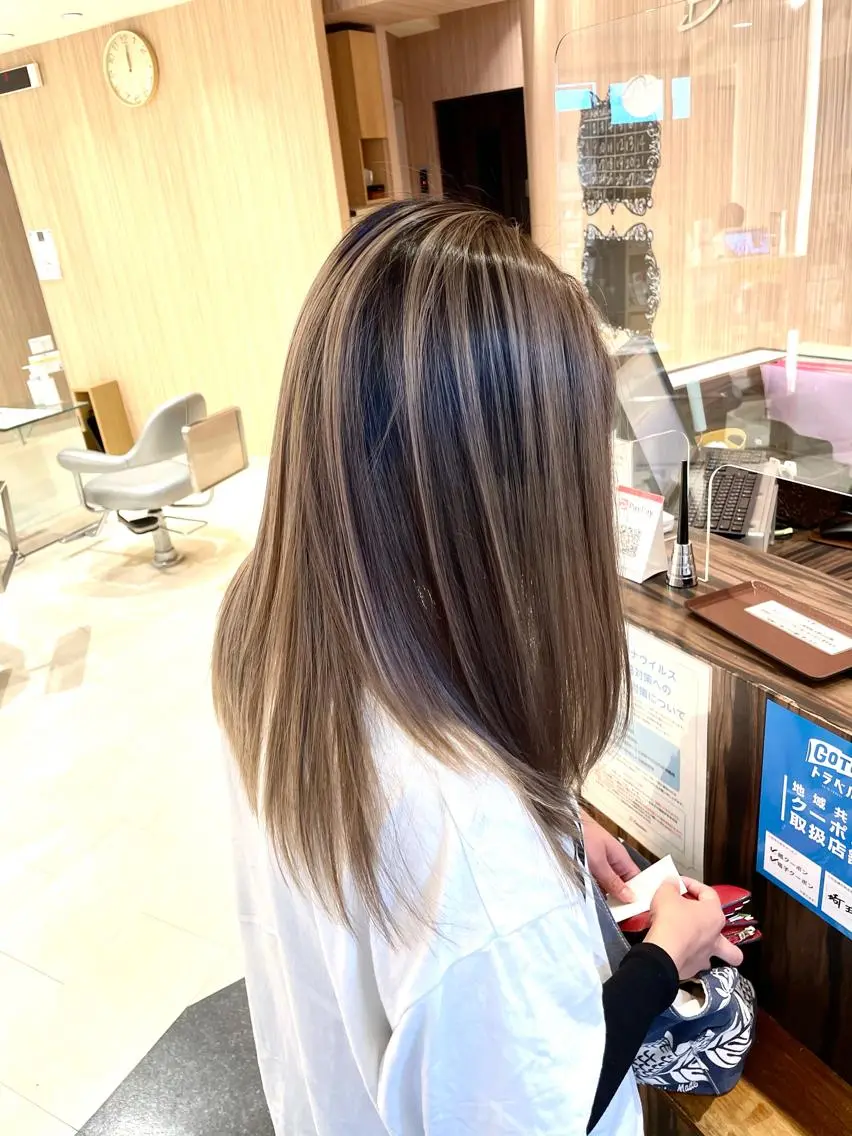 ロング カラー ブリーチ ケアブリーチ 美髪カラー✨本間 貴広のヘアスタイル