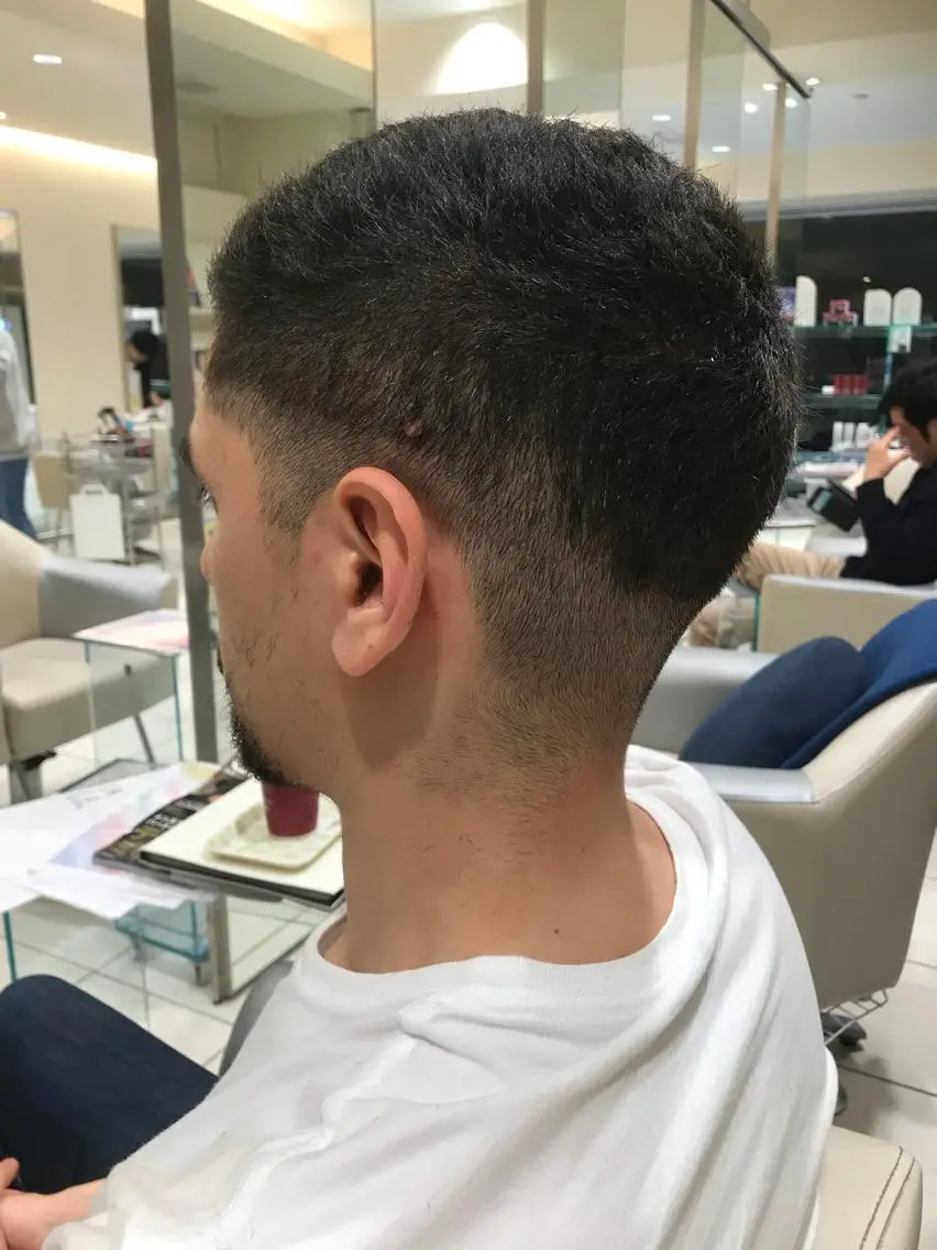 ショート カラー パーマ ヘアアレンジ メンズ キッズ ネイル マツエク・マツパ メンズハイトーン メンズパーマ 刈り上げ アディクシーカラー 透明感カラー カット EnBlesS西宮 マンツーマン神道有基のヘアスタイル